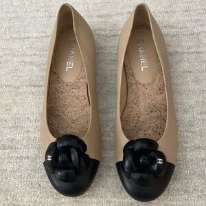 Chanel Camellia Lambskin Patent Flat, with classic Chanel flower on toe. Size 40